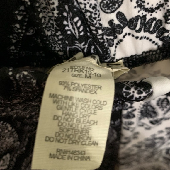 Pants black with white tie in the bottom - Picture 3 of 6